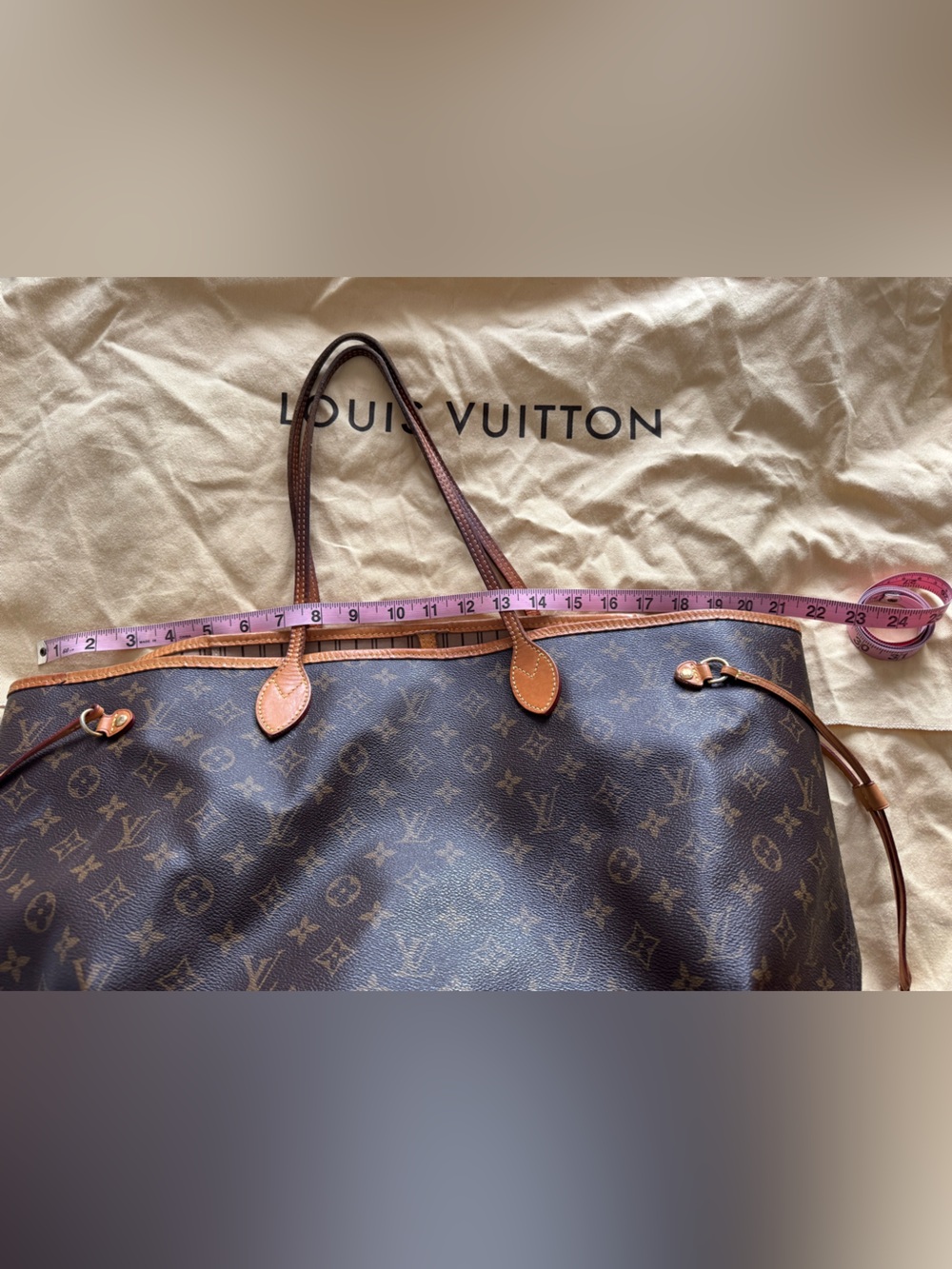 Louis Vuitton Monogram Neverfull Tote in Brown and Tan - Picture 2 of 16